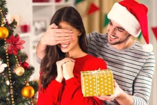 Что подарить жене на новый год: презент-впечатление