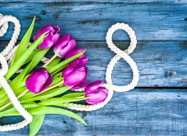 Необычные поздравления с 8 марта