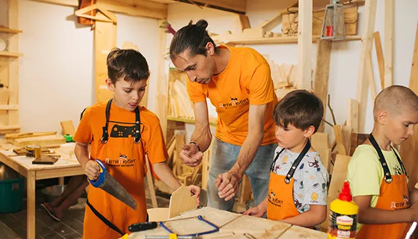 Юный столяр: мастер-класс по дереву для детей